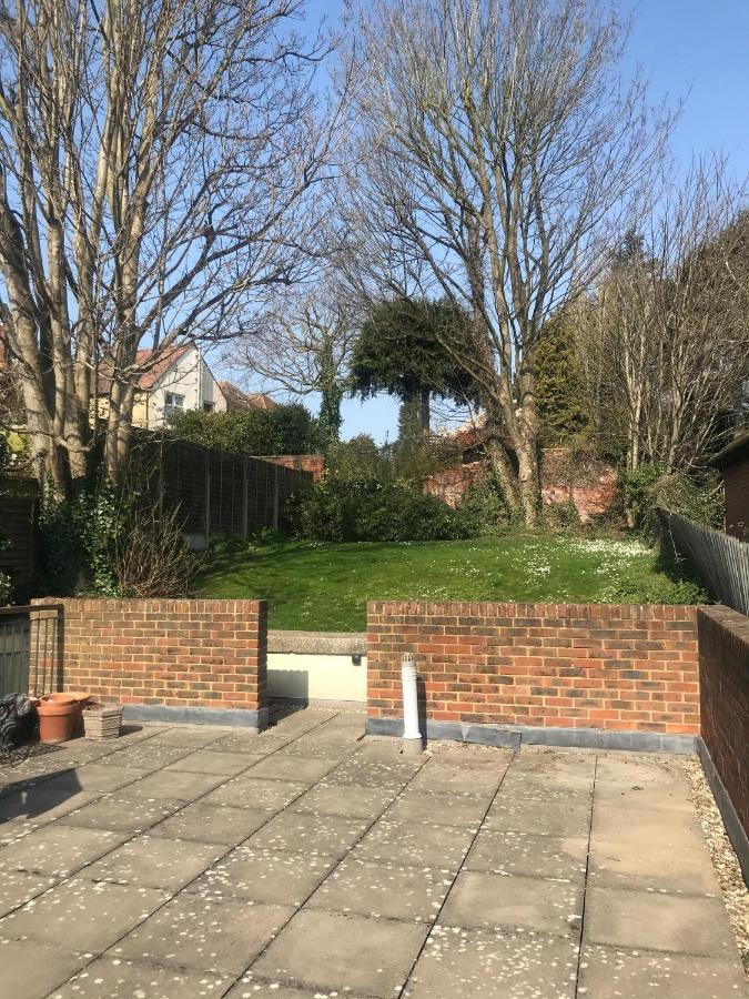 Central 2 Bed, 2 Bathrooms, Ground Floor Apartment With Parking Bishop's Stortford Exterior foto
